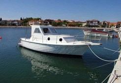 Motorna jahta Adria 790