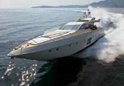L Azimut 86 S for charter in Split
