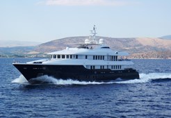 L Intermarine Spa 138 for charter in Dubrovnik