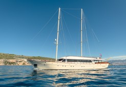 L S/Y Son De Mar for charter in Split