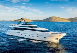 L San Lorenzo 94 for charter in Zadar