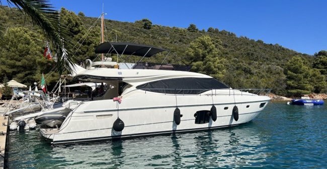 Play Video Ferretti 592