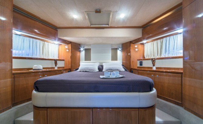 Ferretti 760