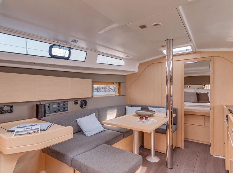 Beneteau Oceanis 38