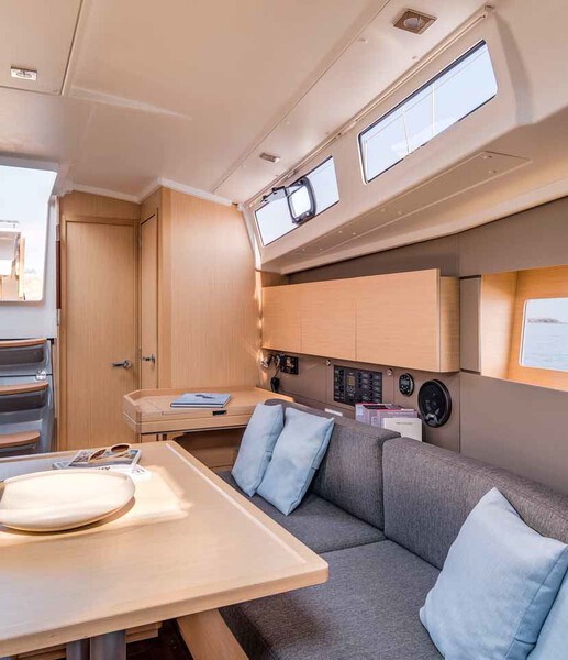Beneteau Oceanis 38