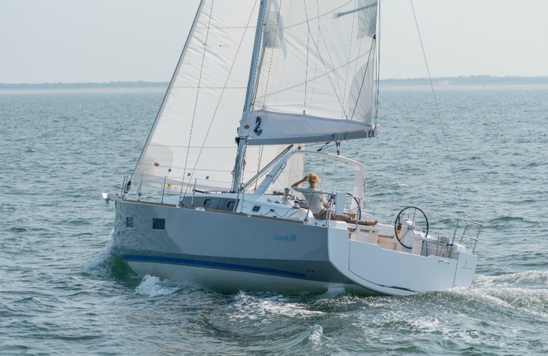 Beneteau Oceanis 38