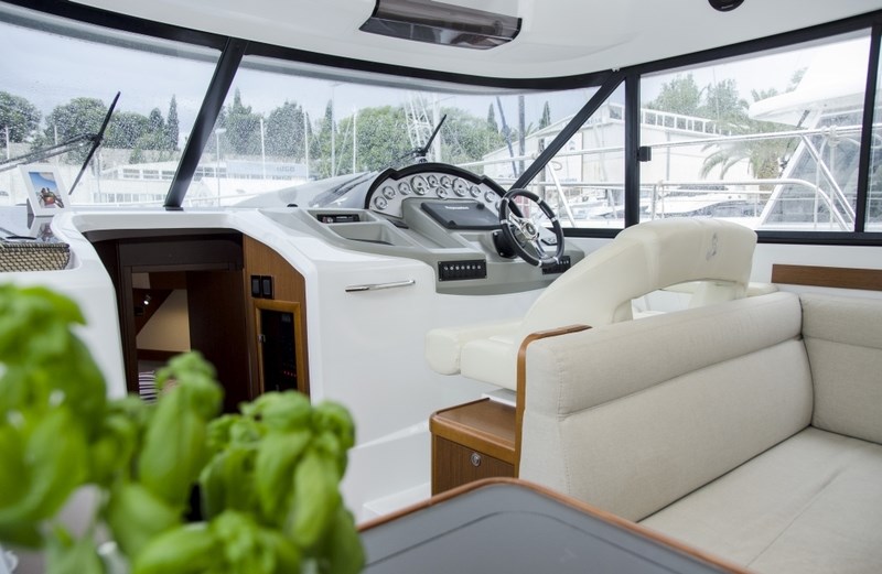 Beneteau Antares 42