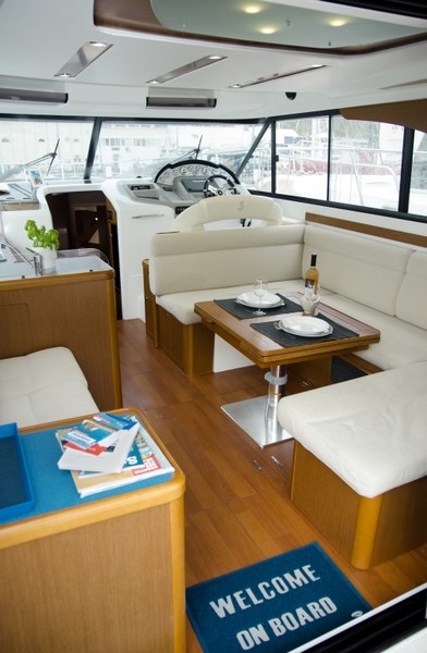 Beneteau Antares 42