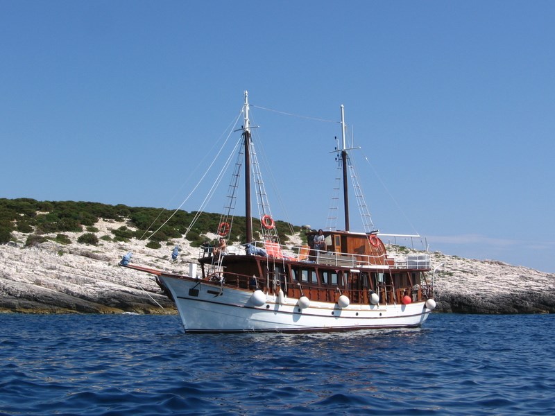 Motor-sailer Mila Majka