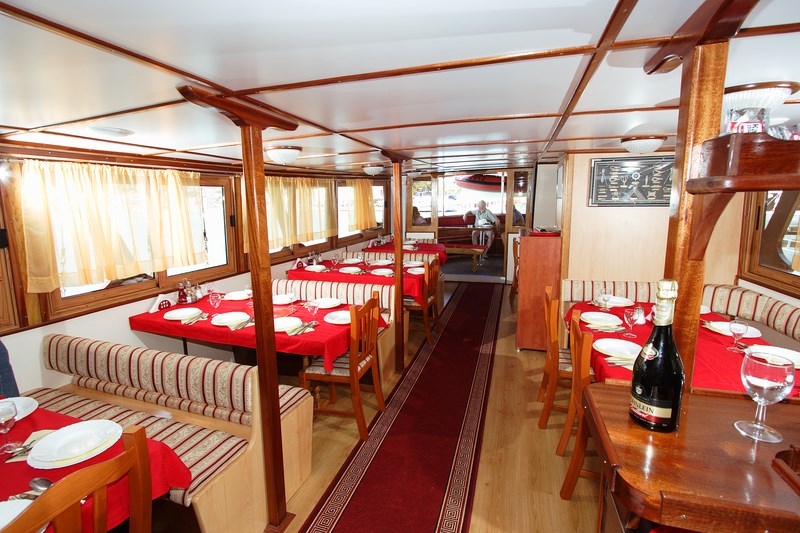 Motor-sailer Labrador