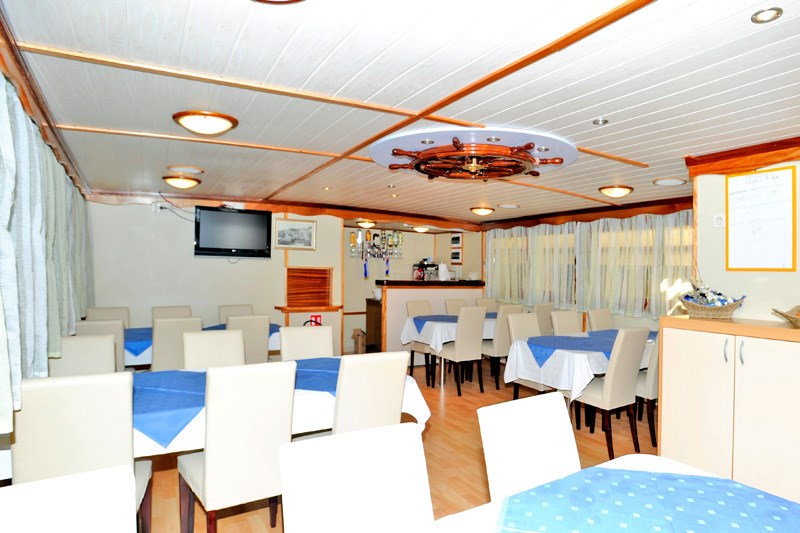 Motor-sailer Pape Prvi