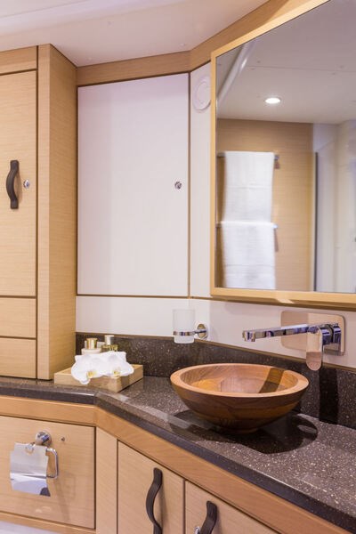 Jeanneau 64 - 4 cabins