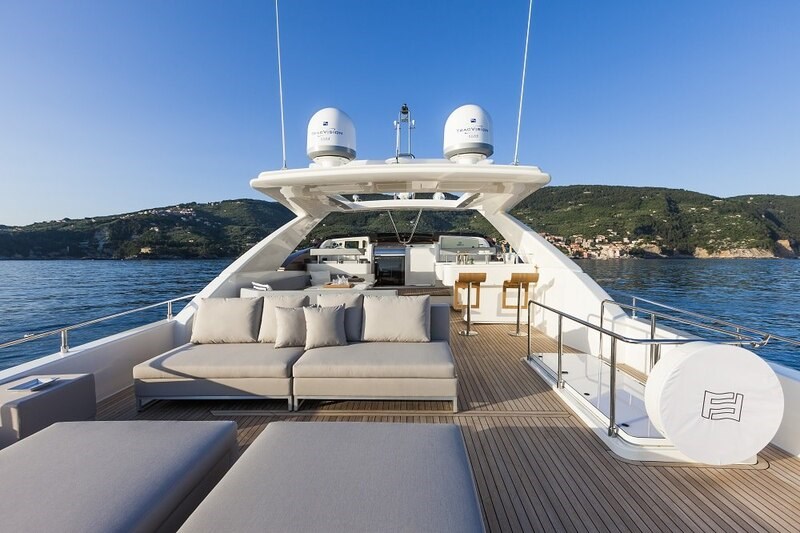 Ferretti 960