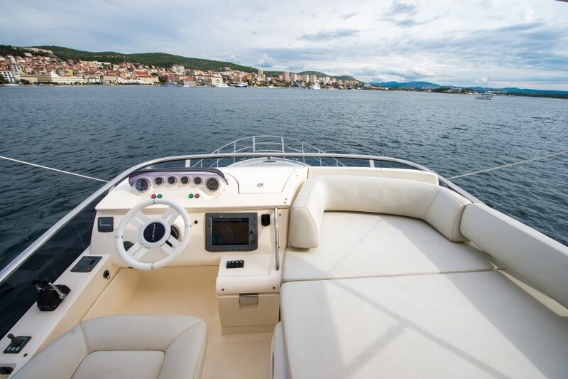 Azimut 47 Fly