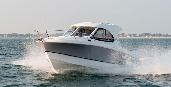 motor Beneteau Antares 8