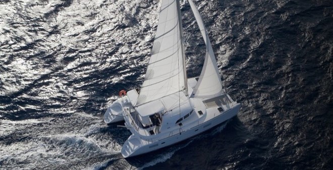 catamarans Lagoon 380 owner
