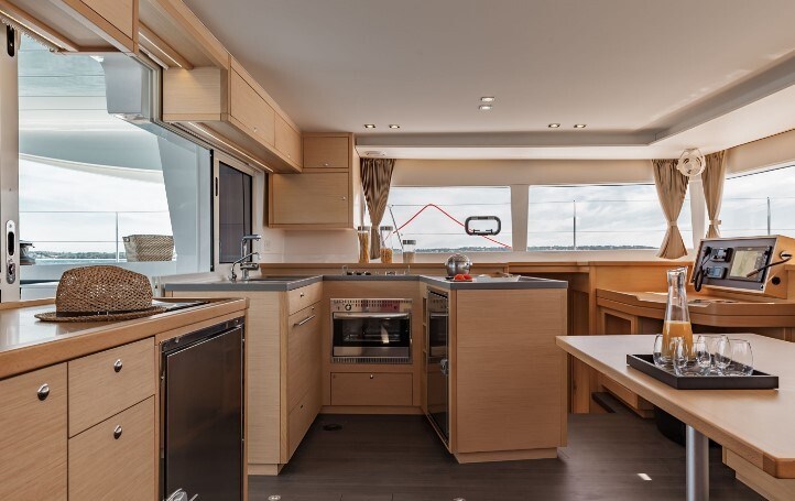 Lagoon 450 S charter