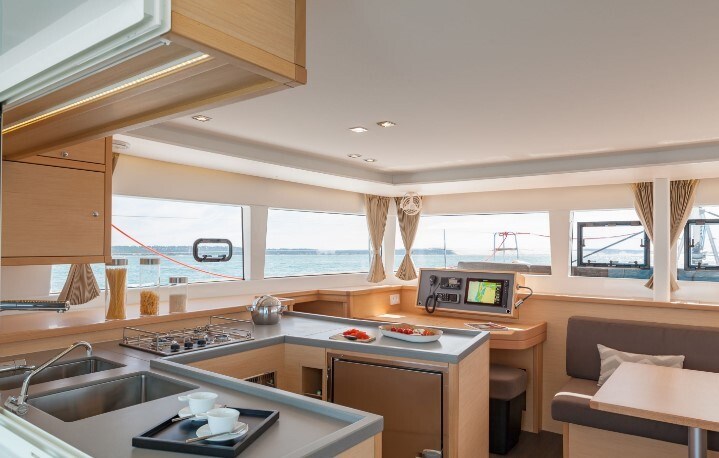 Lagoon 450 S charter