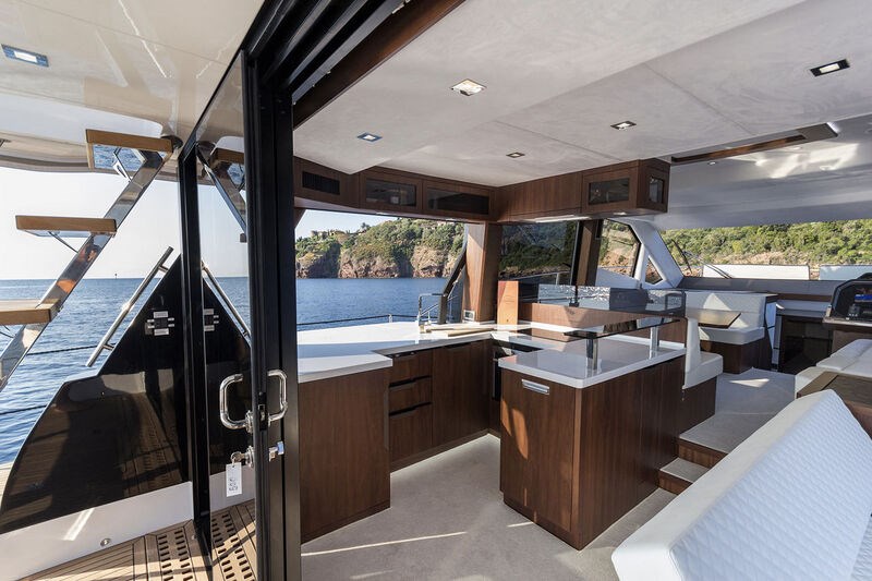 Galeon 500 fly