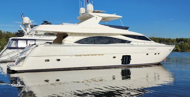Ferretti 830