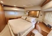 Ferretti 830