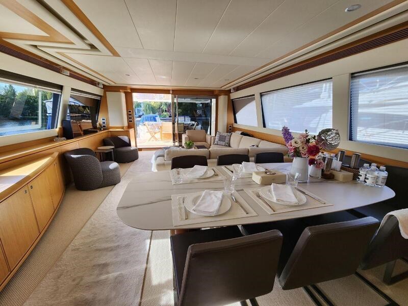 Ferretti 830