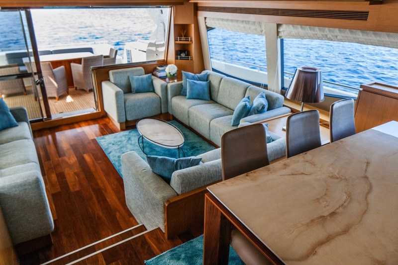 Ferretti 780