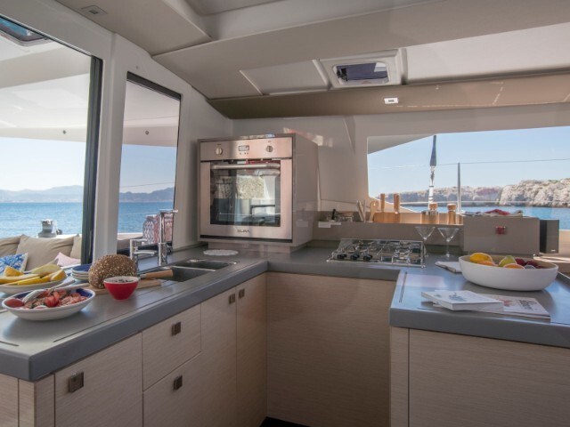 Fountaine Pajot Astrea 42 6 cab