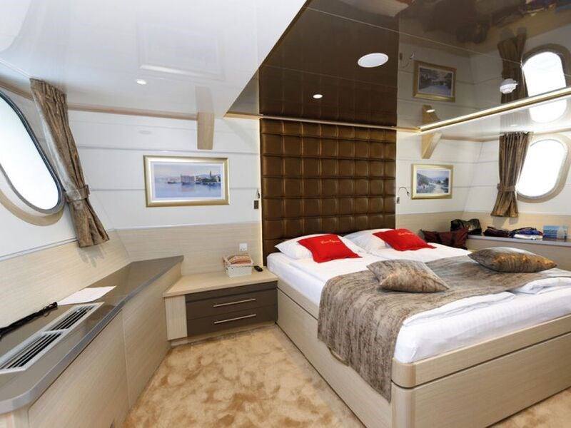 M/Y Queen Eleganza