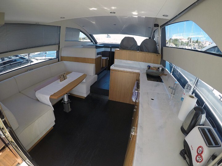 Fairline Squadron 50 Fly