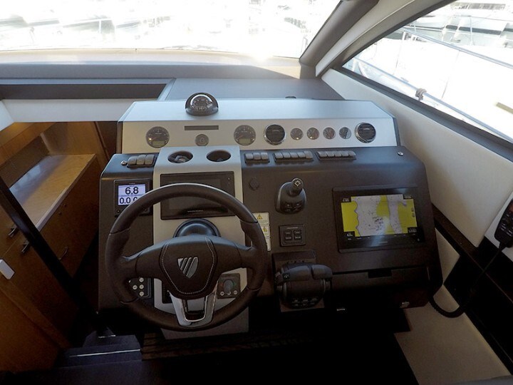 Fairline Squadron 50 Fly