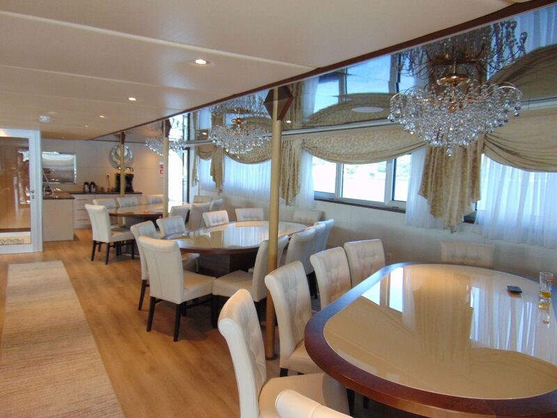 Mini cruiser Invictus