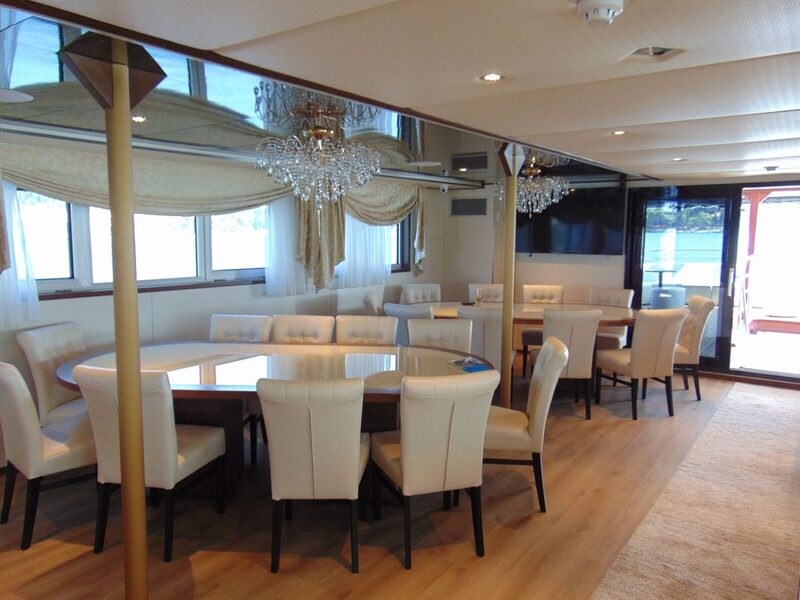 Mini cruiser Invictus