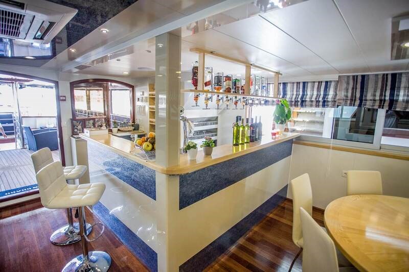 Mini cruiser Kapetan Bota