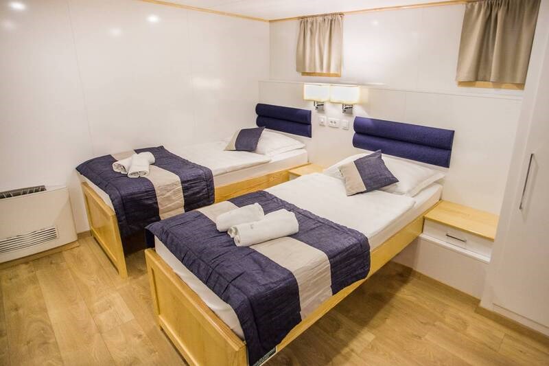 Mini cruiser Kapetan Bota