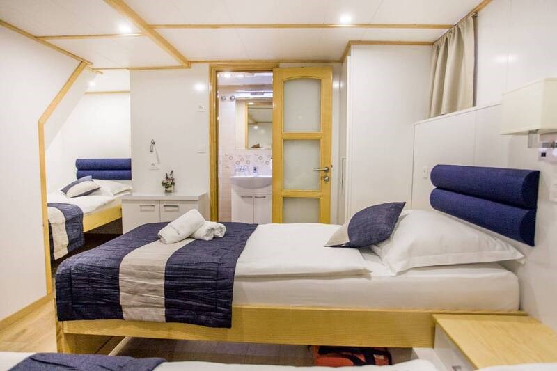 Mini cruiser Kapetan Bota