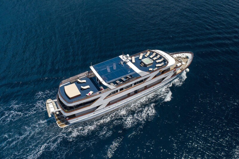 Mini cruiser Kapetan Bota