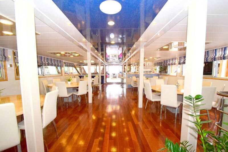 Mini cruiser Kapetan Bota