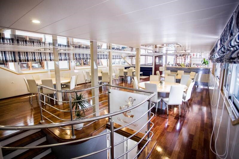 Mini cruiser Kapetan Bota