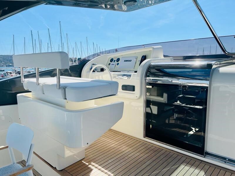 Ferretti 960