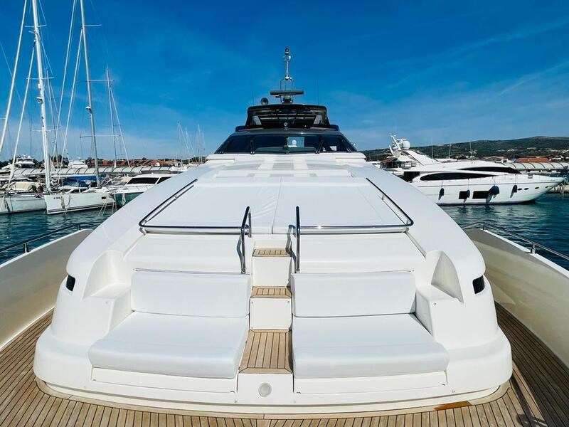 Ferretti 960