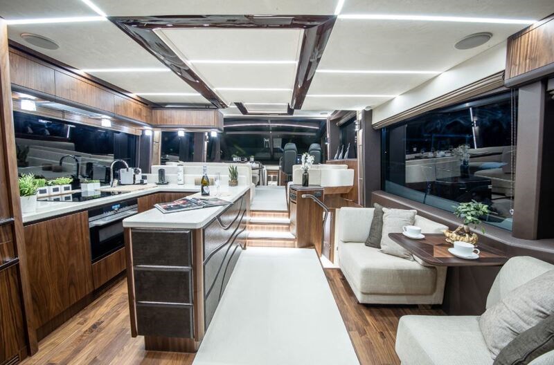 Galeon 680 Fly