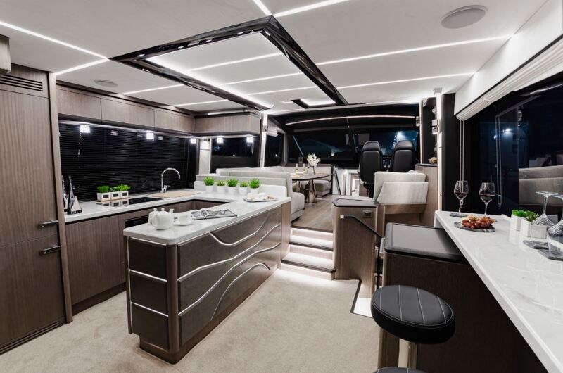 Galeon 680 Fly