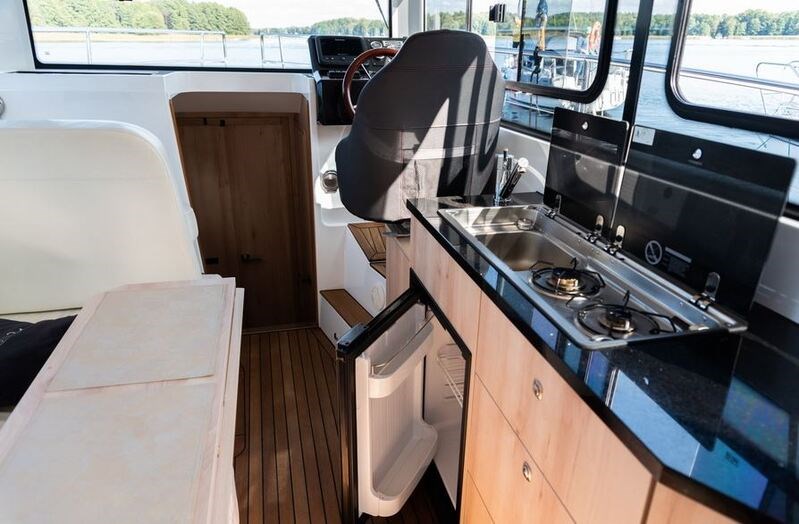 Nikhen Aquasun 34 Sedan