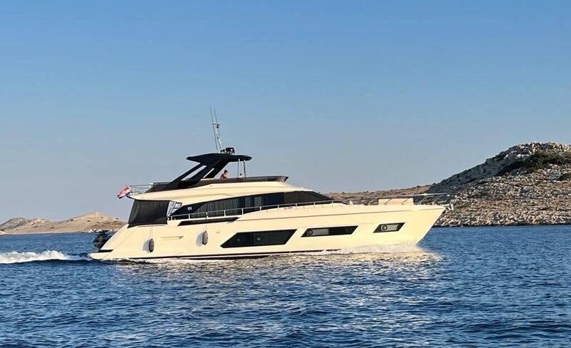 Ferretti 670