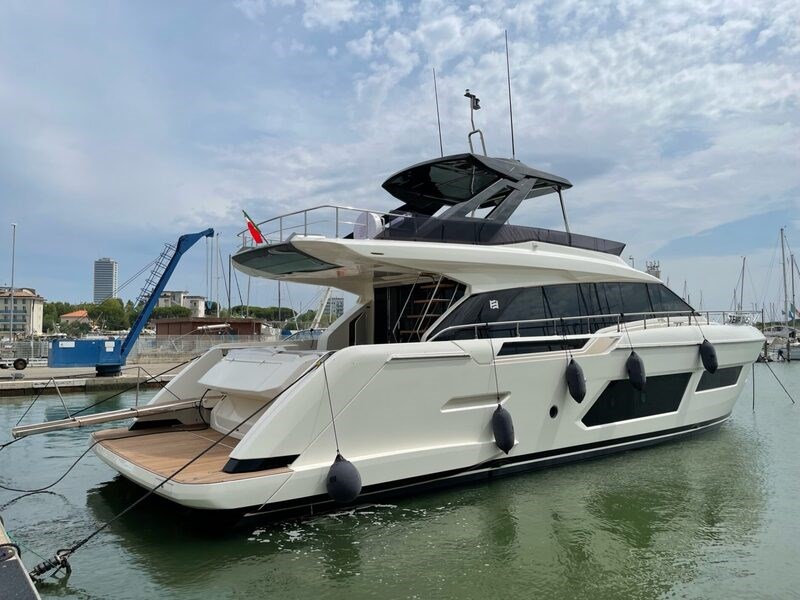 Ferretti 670