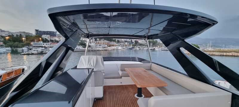 Ferretti 670
