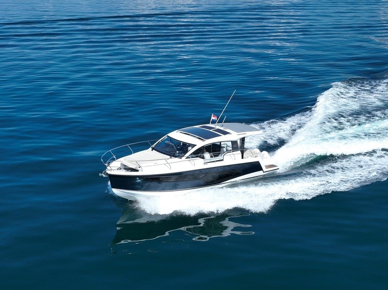 Sealine C335