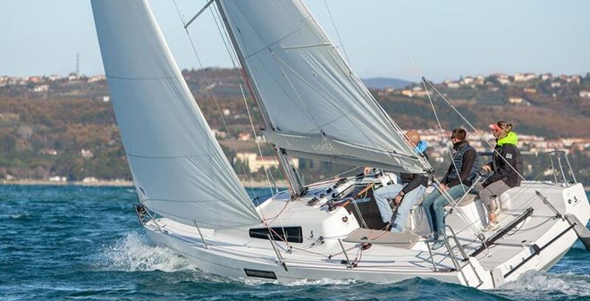 sail Beneteau First 27