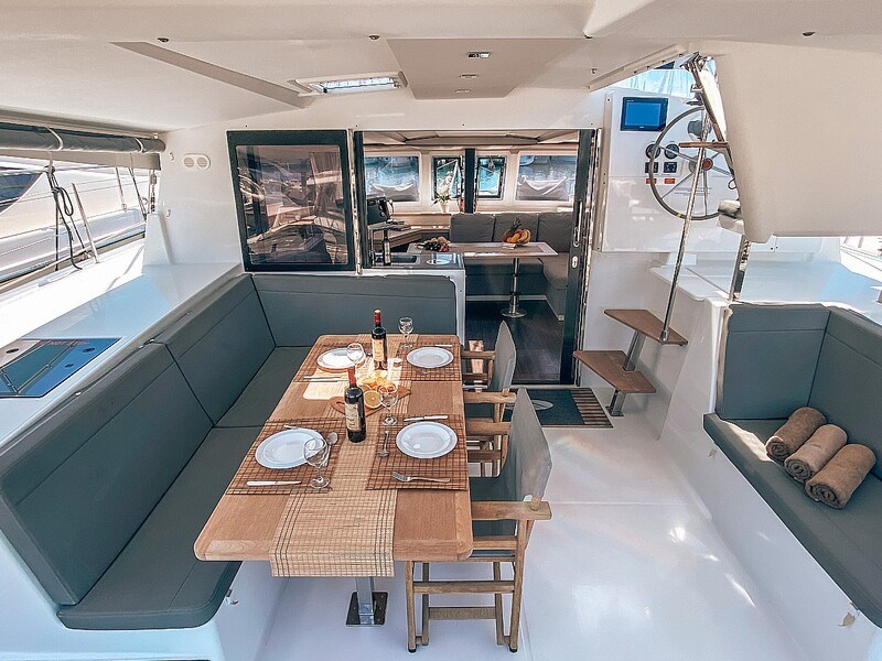 Fountaine Pajot Lucia 40